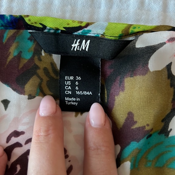 H&M Sheer Floral Tunic - Picture 3 of 3